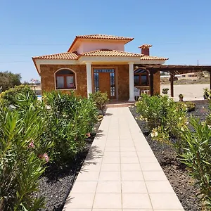 https://3-bedroom-villa-with-private-solar-heated-covered.in-canary-islands.com